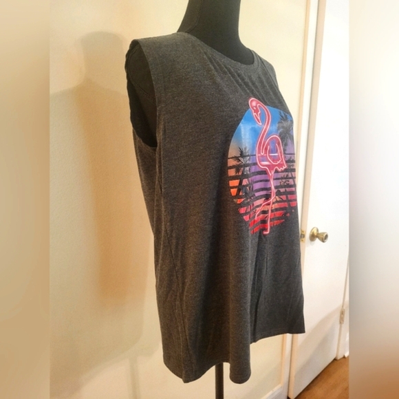 Ladies Gray Sleeveless Muscle Tee with Flamingo Graphic (Size XL)‎ - Picture 7 of 11